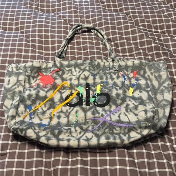 BNWT ALO YOGA special edition tote paint splatter - Picture 3 of 5